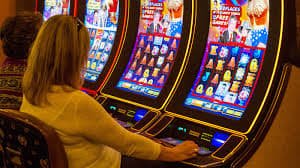 Giao diện ứng dụng hay8855 với các danh mục slot, casino và thể thao